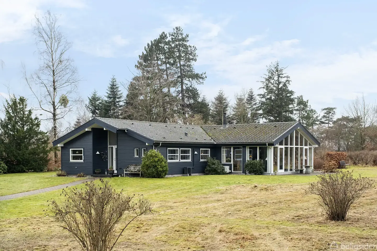 Boligoplevelse med udsigt til Fjord og grønne vidder i naturskønne Jægerspris