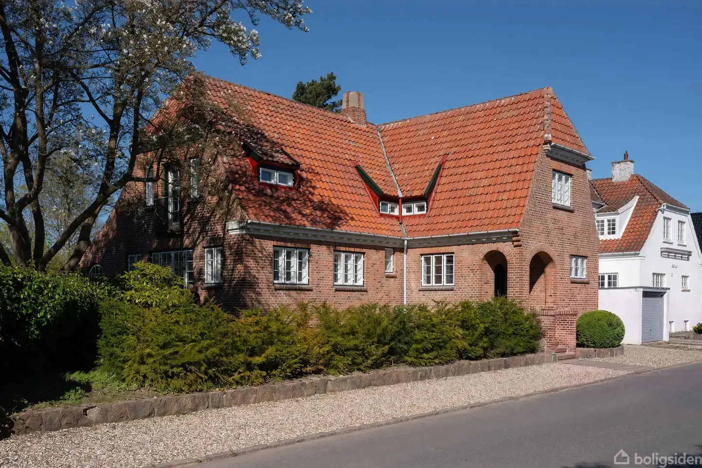 Klassisk Vedbæk-charme fra 1911 – på lukket villavej i hjertet af byen