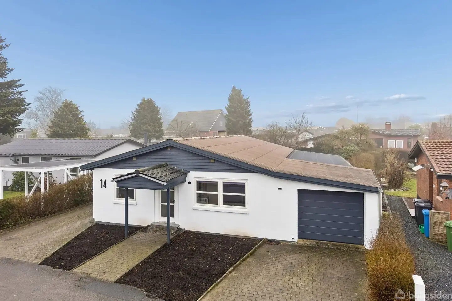 ETPLANSVILLA MED SOLRIG TERRASSE OG FIN, NEM HAVE