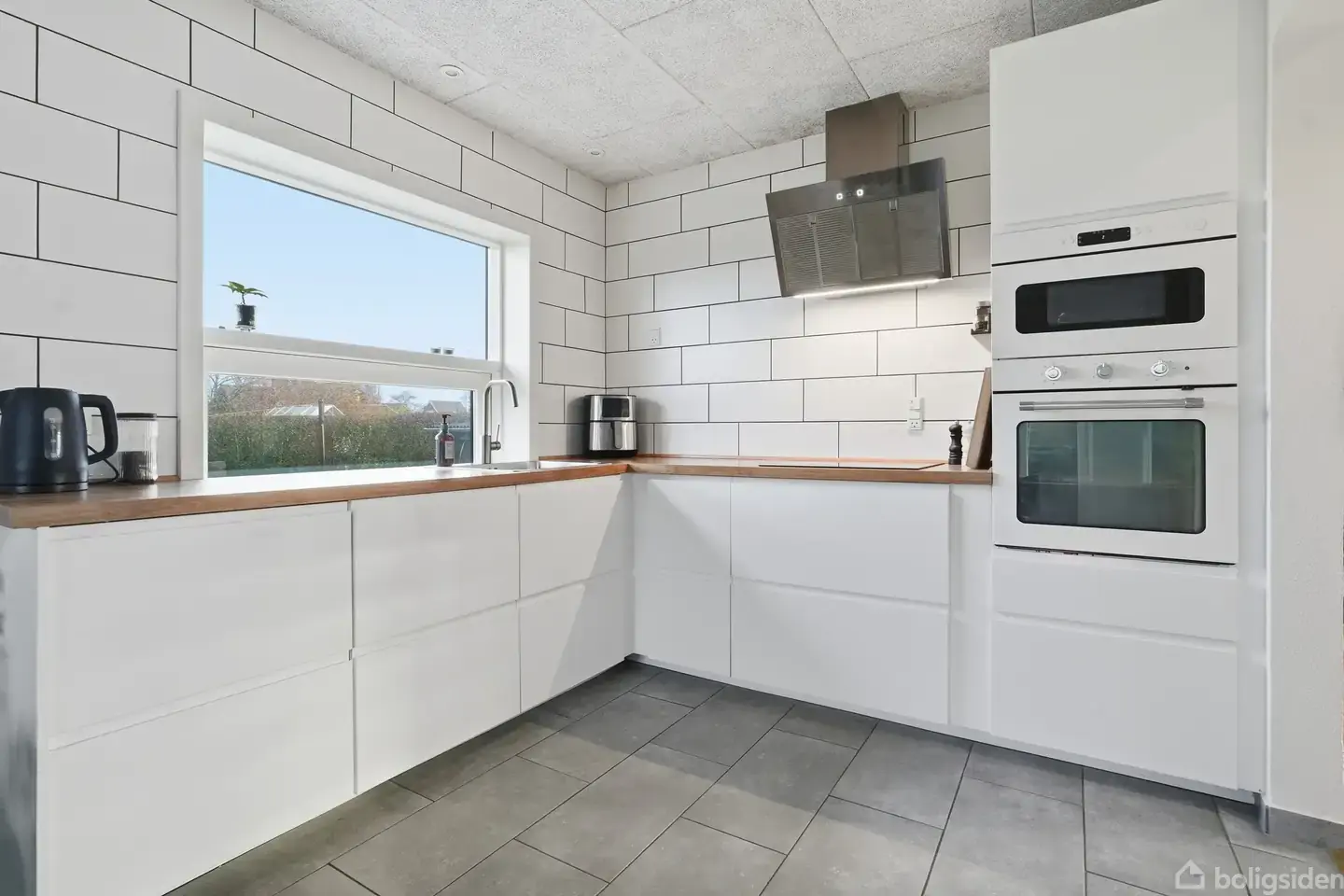 MODERNISERET OG RENOVERET VILLA TÆT PÅ BYEN – pohled 5