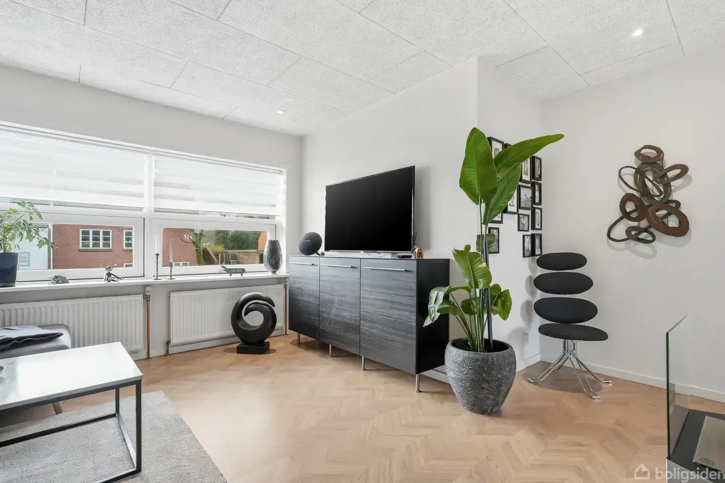 MODERNISERET OG RENOVERET VILLA TÆT PÅ BYEN – pohled 3