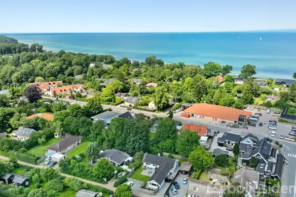 Villa på Poppel Alle 4, 3120 Dronningmølle