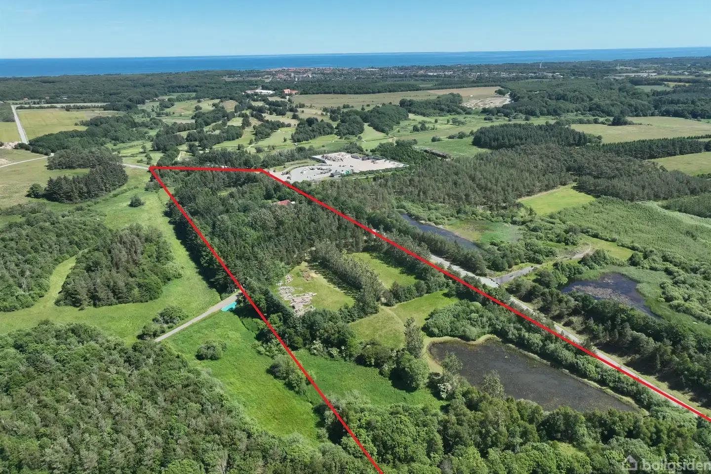 Naturskøn landejendom med egen sø, jagtmuligheder og knap 6,6 hektar jord - Visning 2