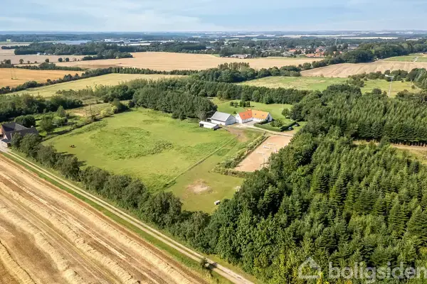 Landejendom på Hedevej 40, 8882 Fårvang