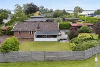 Villa på Granbakken 1, Lyndby, 4070 Kirke Hyllinge
