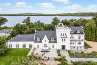 Villa på Dronninggårds Alle 82, 2840 Holte