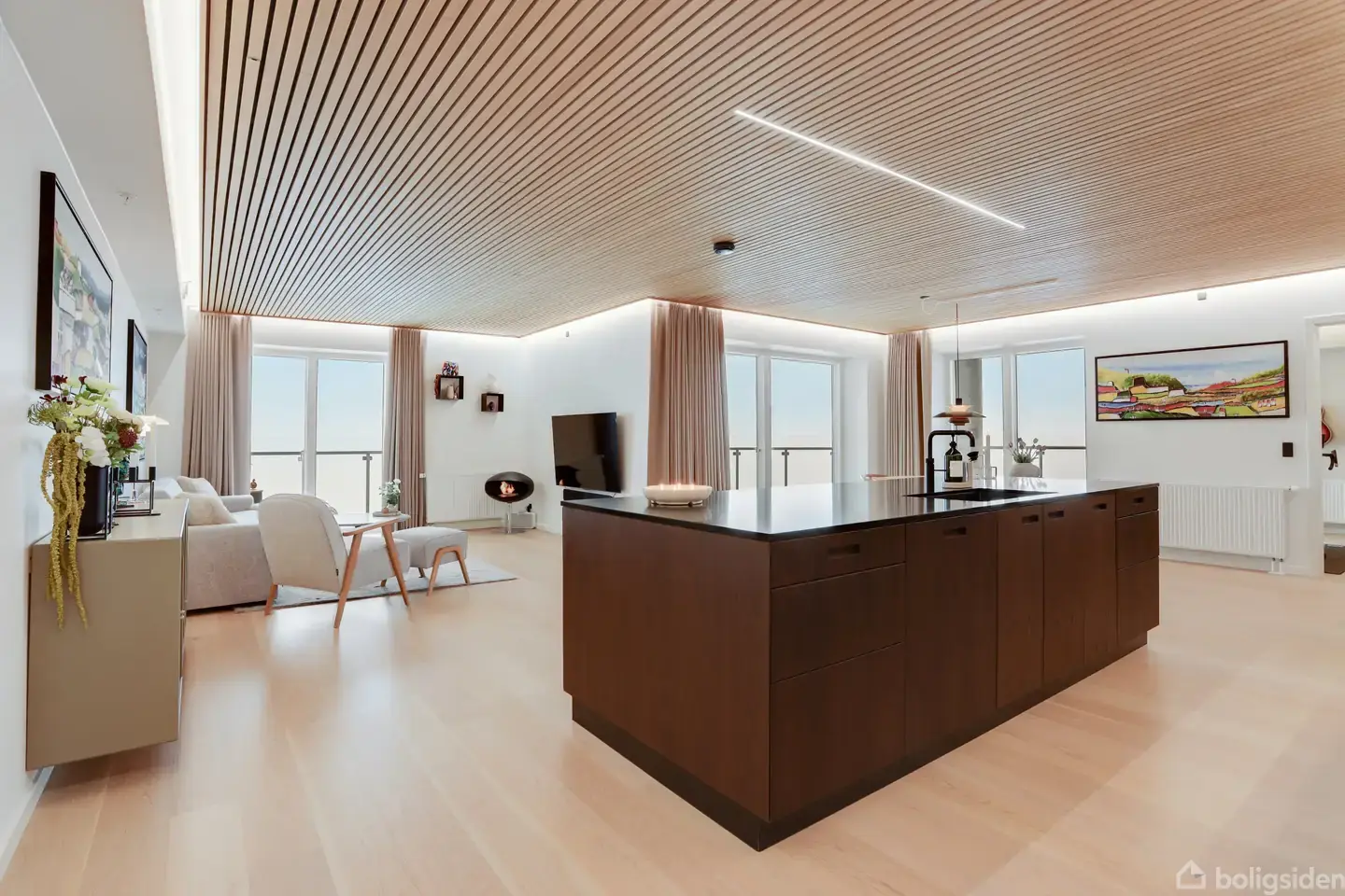 Imponerende udsigtslejlighed med eksklusive detaljer