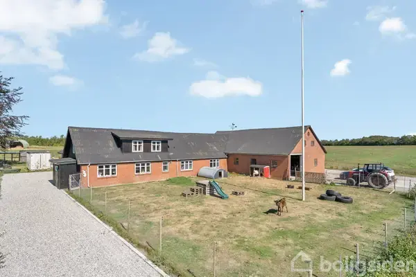 Landejendom på Hallundvej 99, 9700 Brønderslev