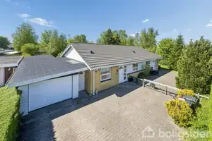 Villa på Granvej 2, 9320 Hjallerup