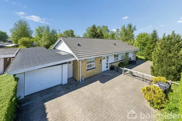 Villa på Granvej 2, 9320 Hjallerup