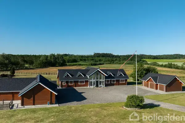 Landejendom på Tuenvej 285, 9900 Frederikshavn