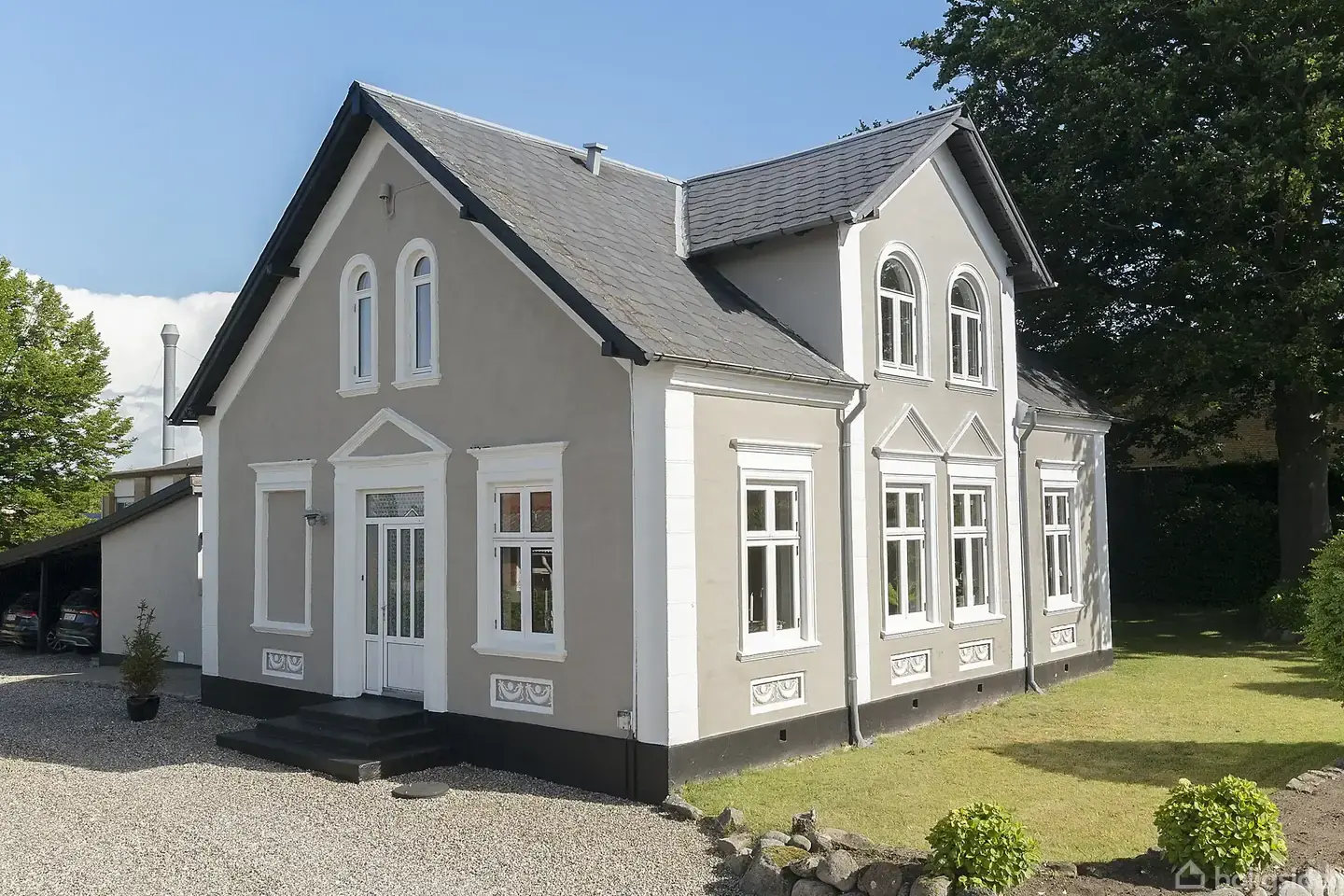 Familievenlig byvilla i Assens med parklignende have og skøn terrasse