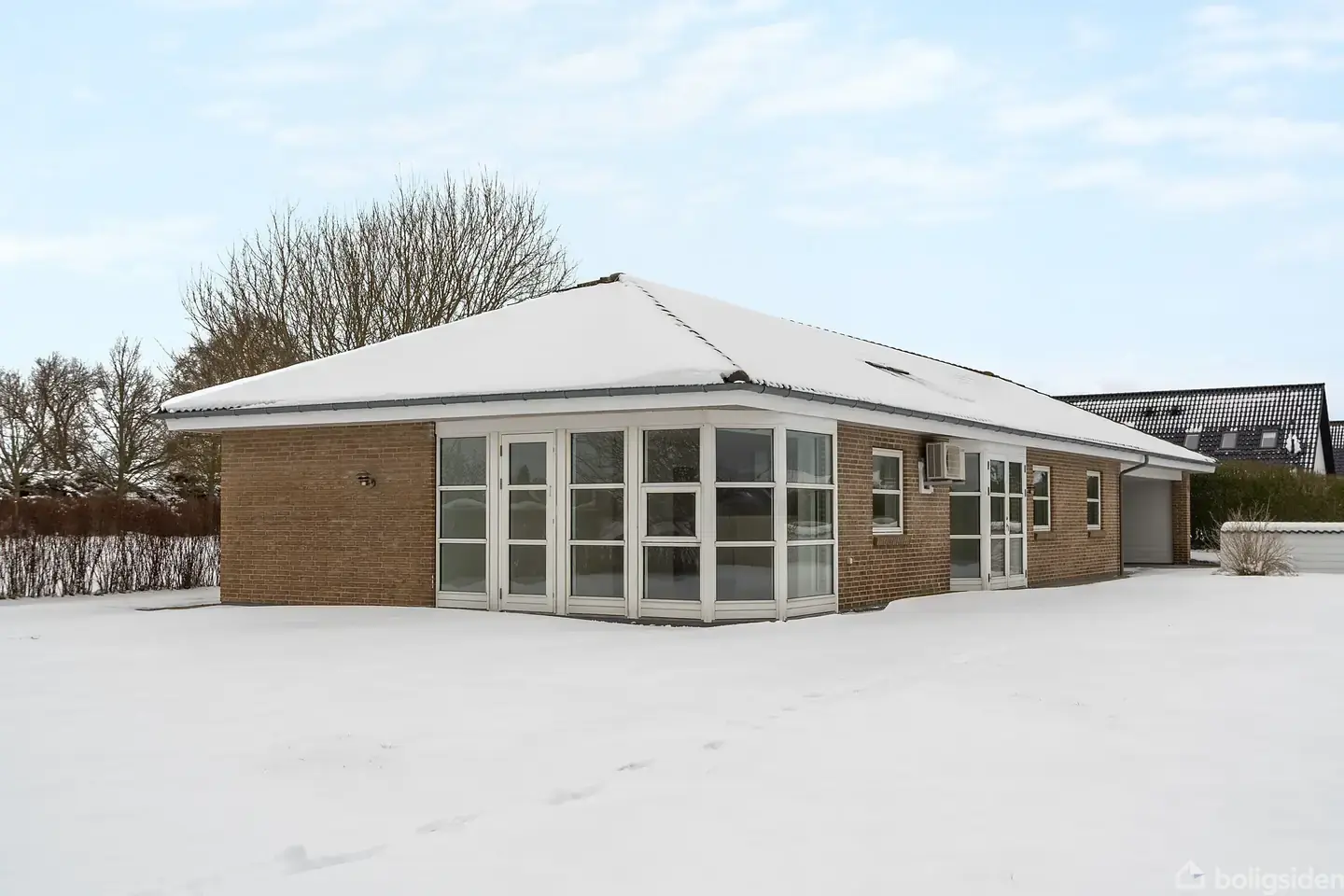 Flot og indflytningsklar et-plans villa med udsigt