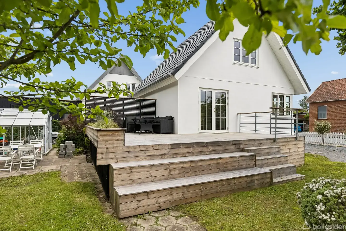 Totalrenoveret villa med gennemført stil i alle 147 etagemeter