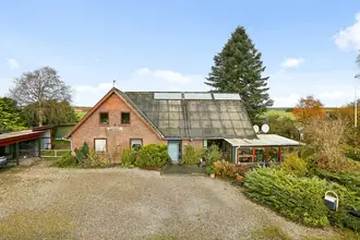 Landejendom på Fruens Vej 10, Skovby, 8763 Rask Mølle