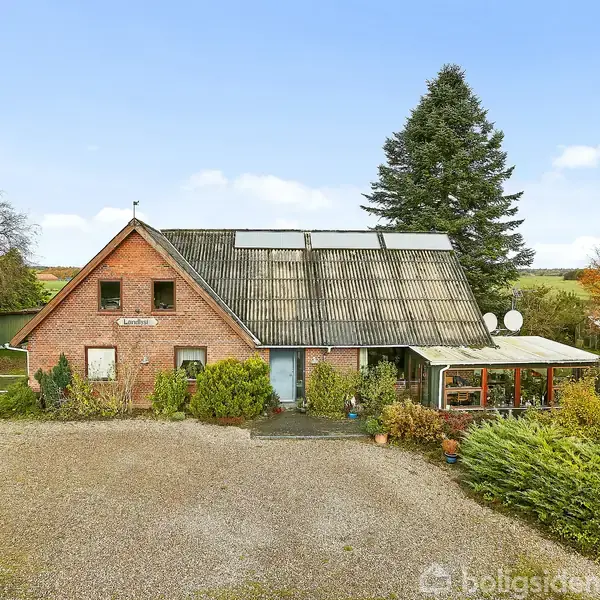 Landejendom på Fruens Vej 10, 8763 Rask Mølle