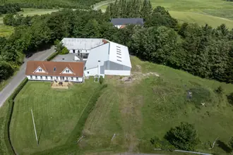 Landejendom på Brogårdsvej 2, Sæsing, 9830 Tårs