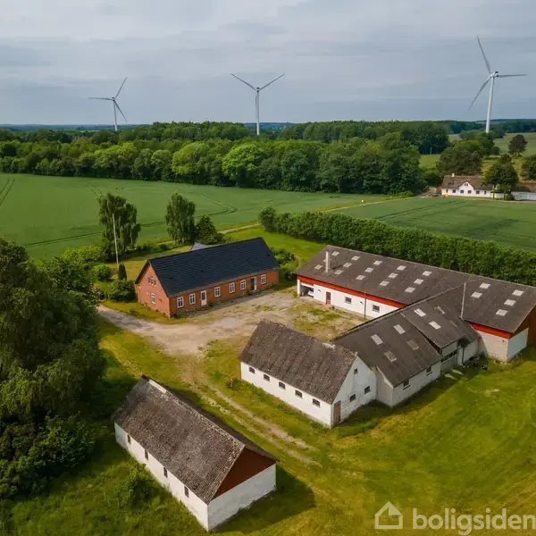Landejendom på Skrosbjergvej 15, 4682 Tureby