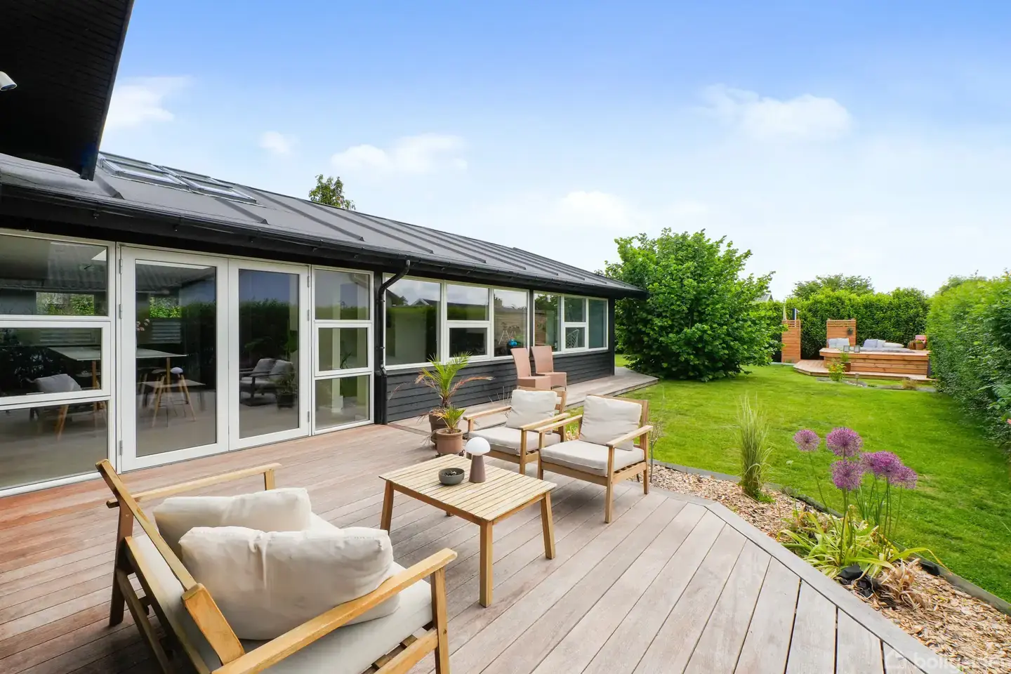 Smukt moderniseret 1 plans villa på 176 kvm