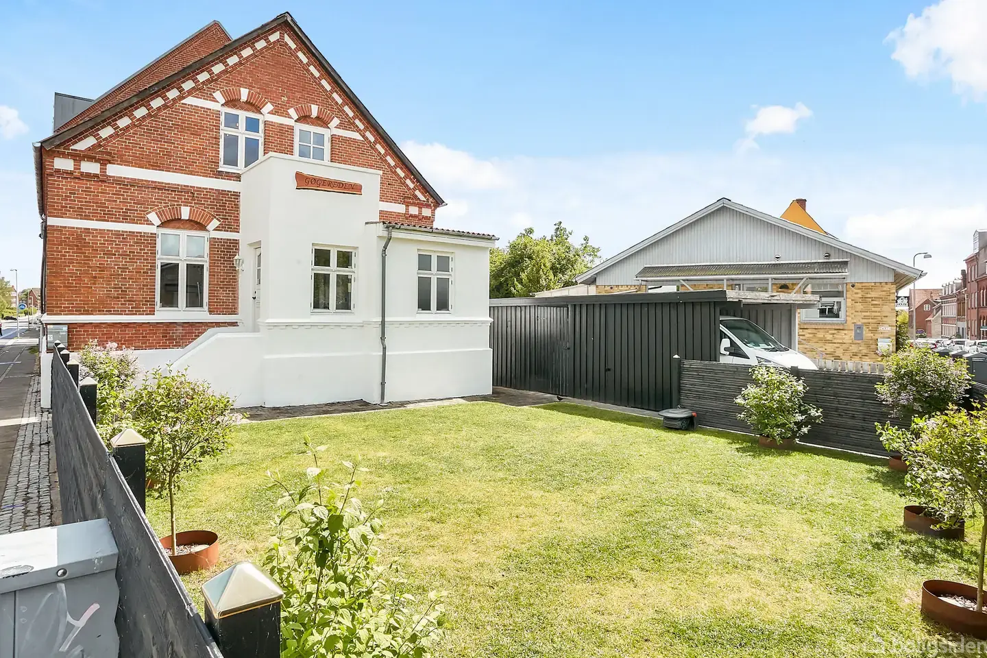 Yderst stemningsfuld bolig med gennemført indretning