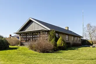 Villa på Skrænten 6, Ommestrup, 8544 Mørke