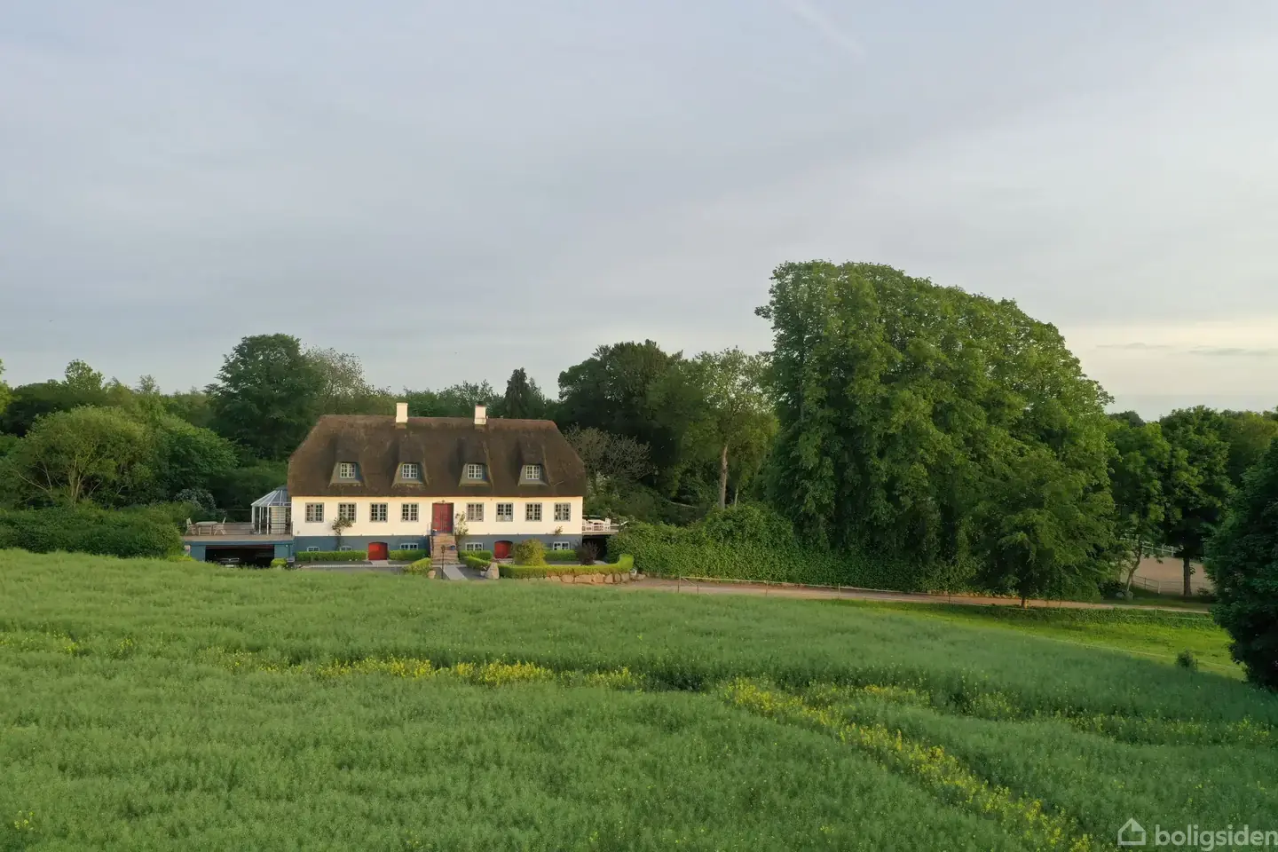 Ståtækt skønhed i idyllisk, kuperet landskab