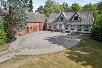 Landejendom på Lufthavnsvej 28, Feldballe, 8410 Rønde