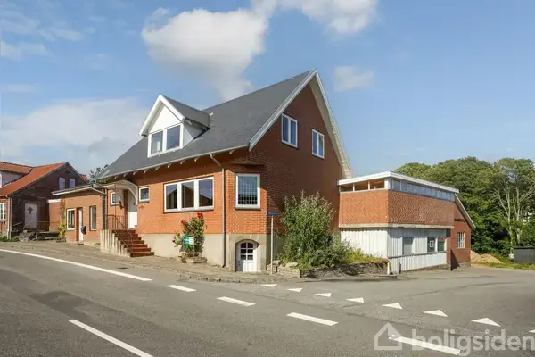 Villa på Hovedgaden 39, A + B., 8740 Brædstrup