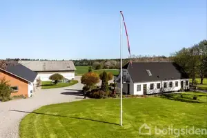 Landejendom på Ejstrup Møllevej 25, 8990 Fårup