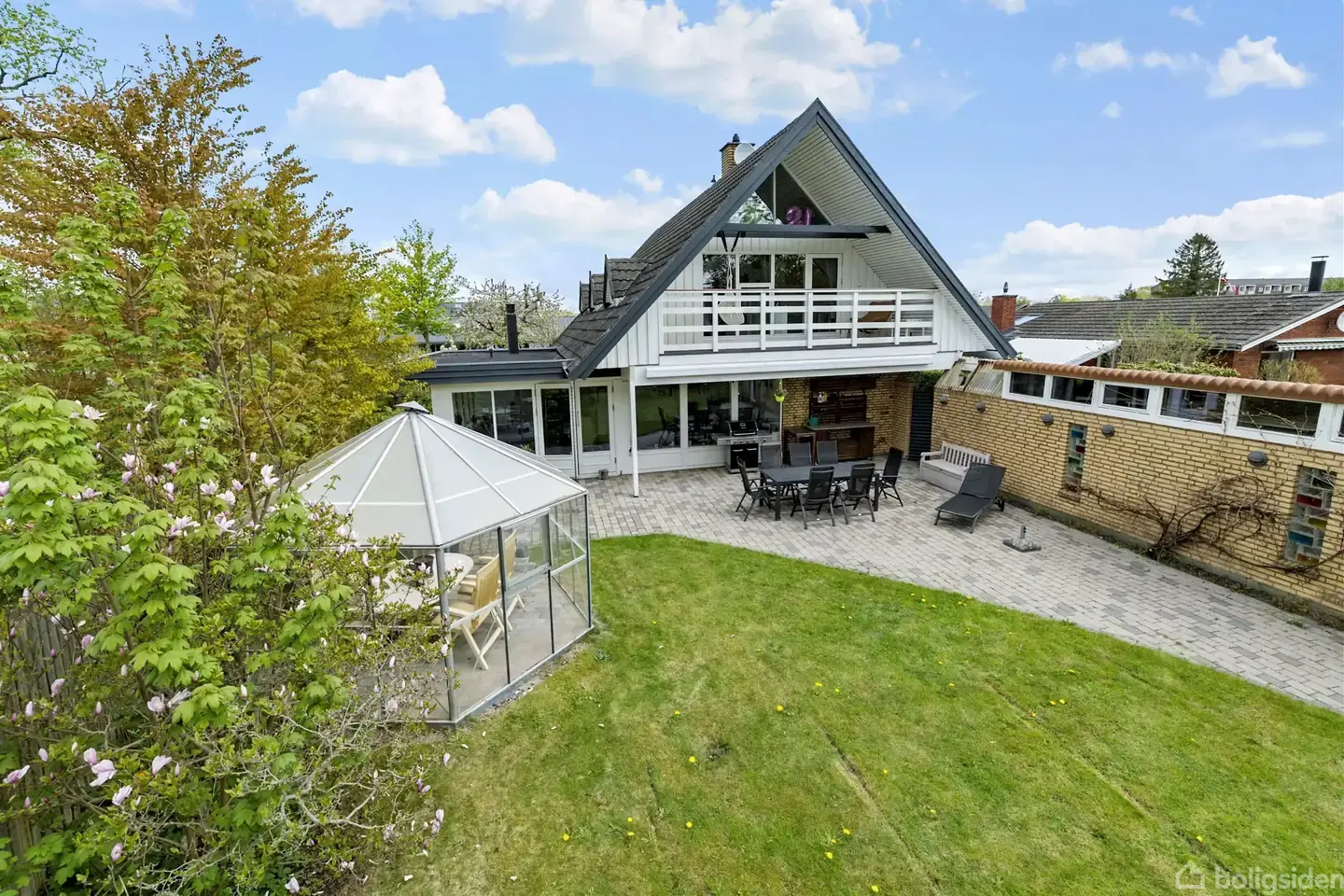 Familievenlig villa med 7 værelser og skøn sydvendt have