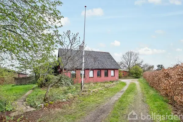Landejendom på Rodelundvej 37, 8680 Ry