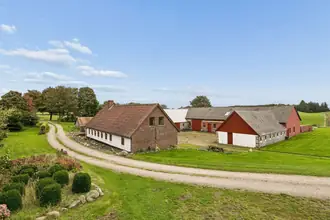 Landejendom på Skærhejselvej 18, 7182 Bredsten