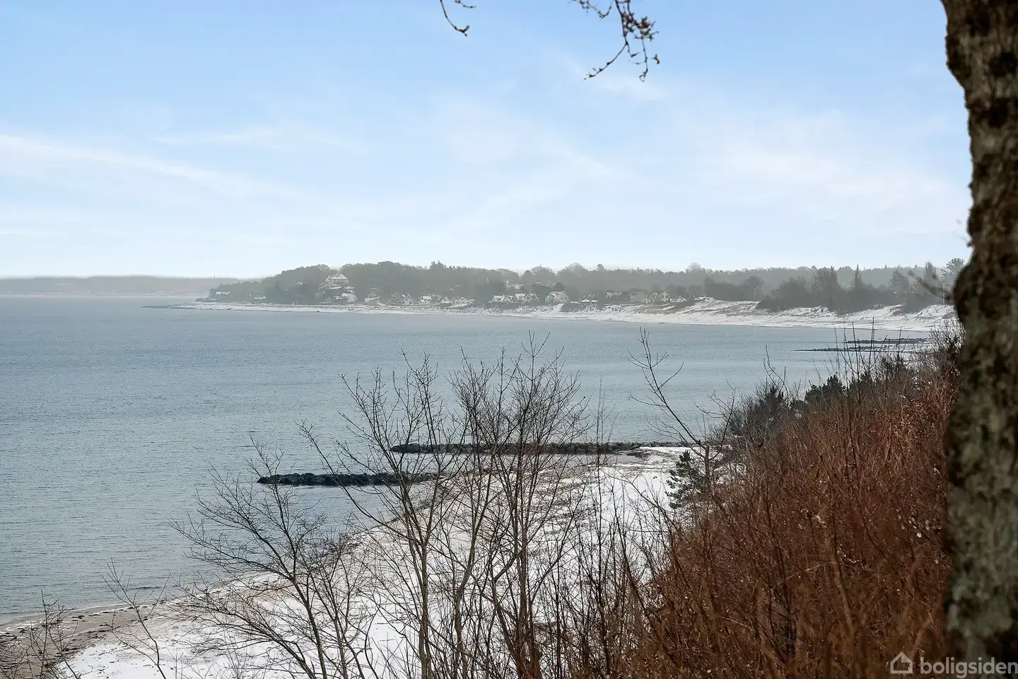 Flot istandsat villa med adgangsret til strand i naturskønne Munkerup