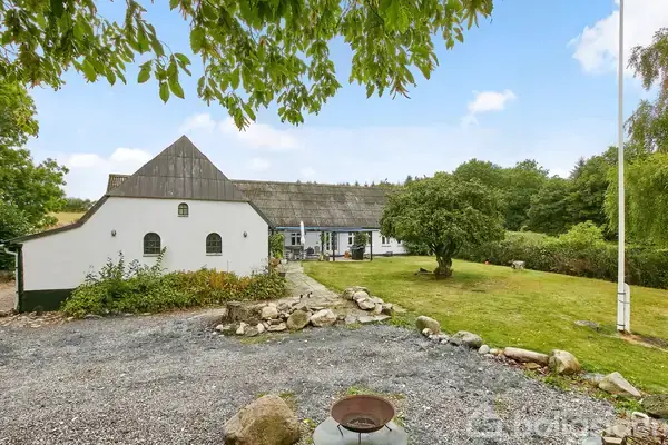 Charmerende landvilla med masser af plads, sjæl og naturskøn beliggenhed