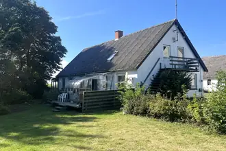 Villa på Karlsgårdsvej 10, Nyker, 3700 Rønne