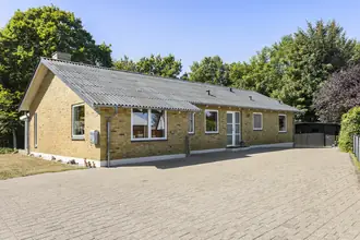 Villa på Skolevangsvej 19, Elling, 9900 Frederikshavn