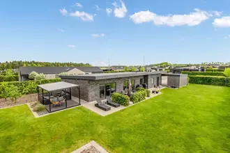 Villa på Fejerskovparken 8, Lind, 7400 Herning