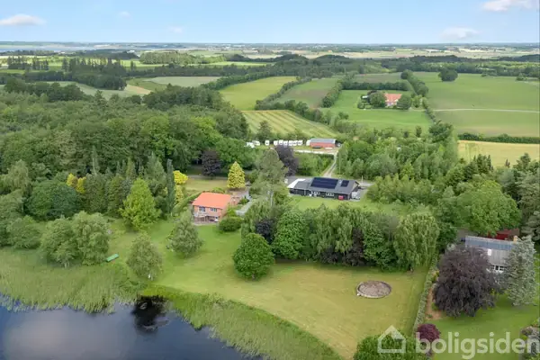 Landejendom på Lyngsøvej 5, 8800 Viborg