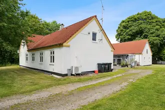 Landejendom på Gullev Byvej 9, 8850 Bjerringbro
