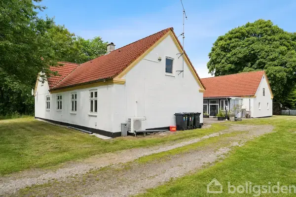 Landejendom på Gullev Byvej 9, 8850 Bjerringbro