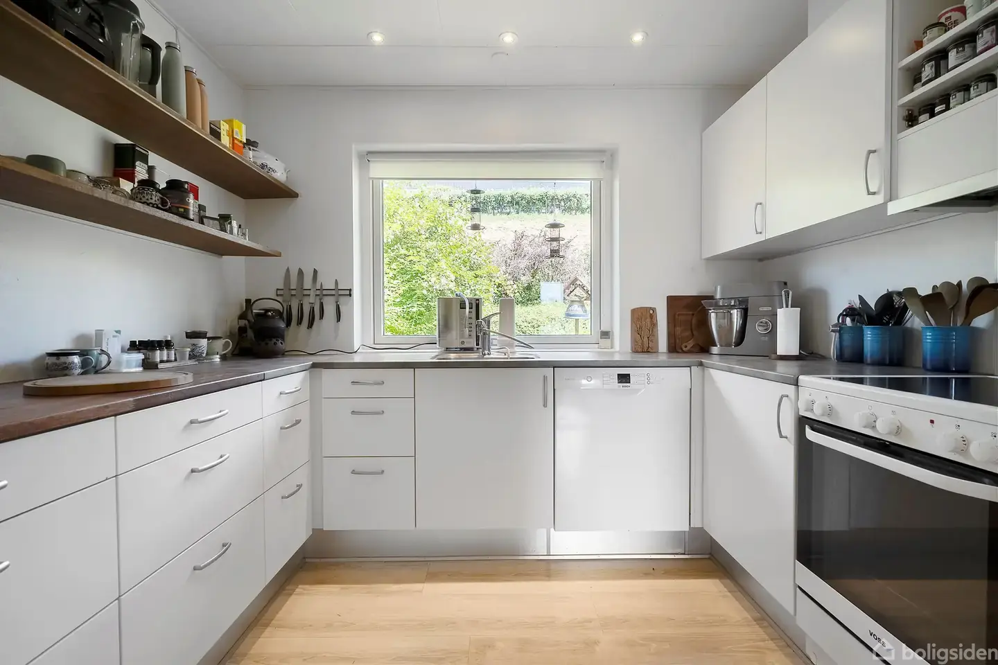 Højtbeliggende villa i Bryrup med god plads til børnefamilien - Visning 3