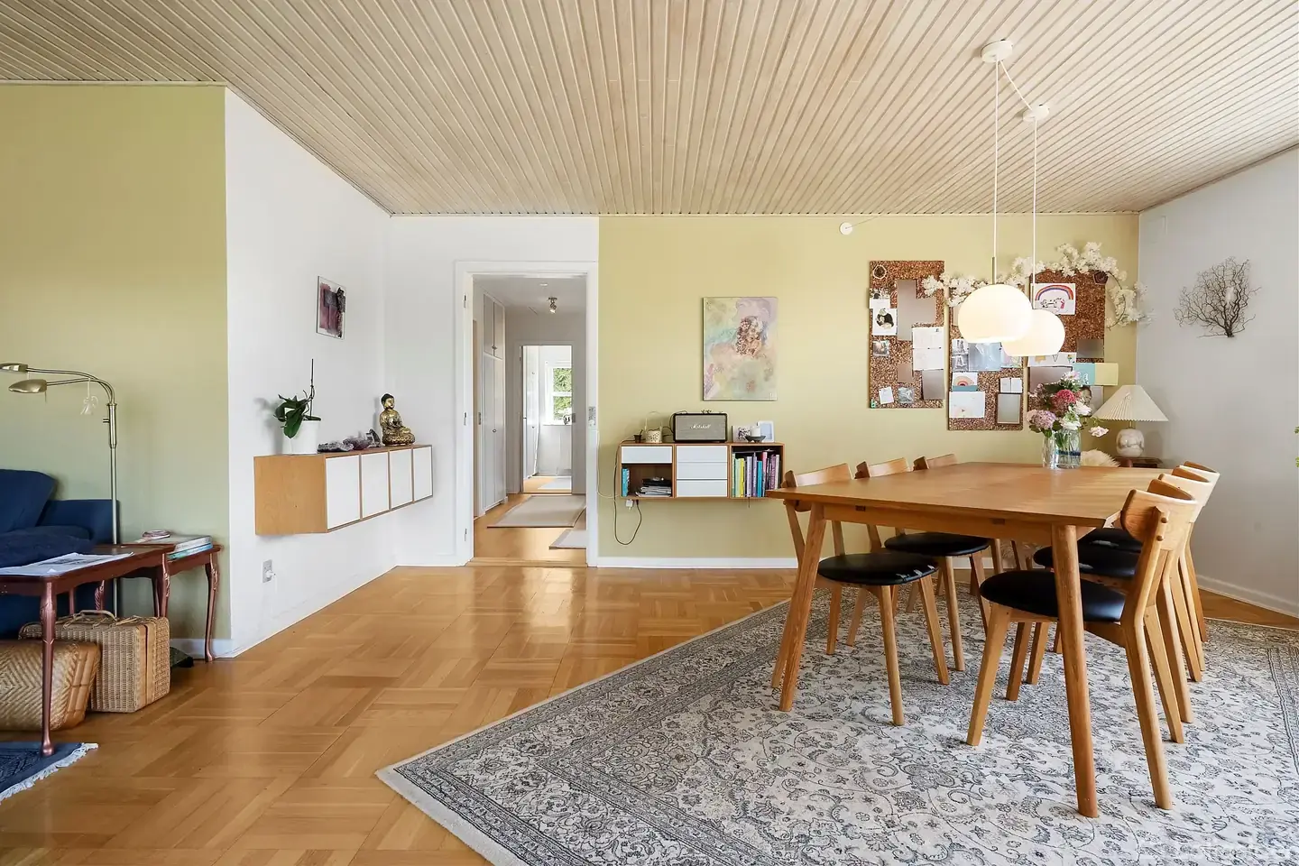 Højtbeliggende villa i Bryrup med god plads til børnefamilien - Visning 4