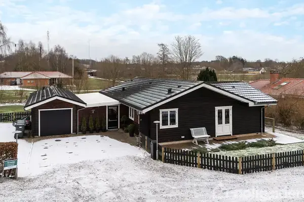 Villa på Engvangen 8, 8732 Hovedgård