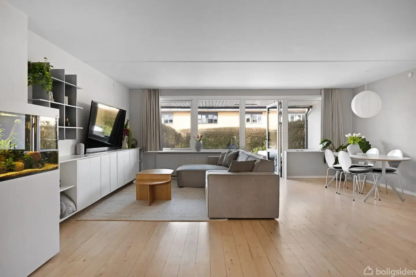 Lyst og indflytningsklart rækkehus i Fredensborg – hele fire værelser