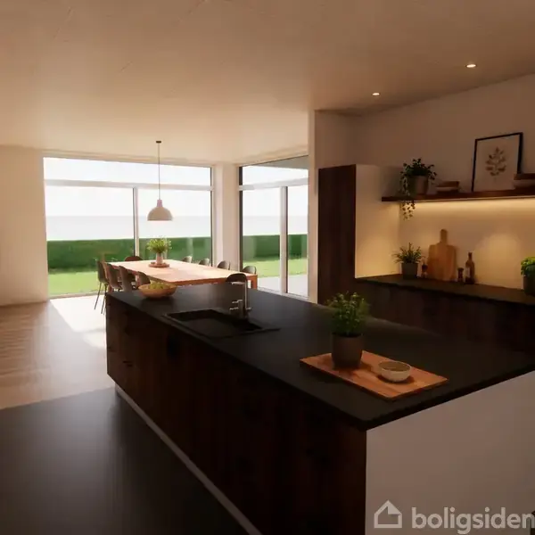 Køkkenbord med planter og skærebræt står i fokus. I baggrunden ses en spiseplads med kæmpe vinduer, der giver udsigt til en have. Indretningen er moderne og lys.
