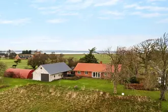 Landejendom på Alrøvej 404, Alrø, 8300 Odder