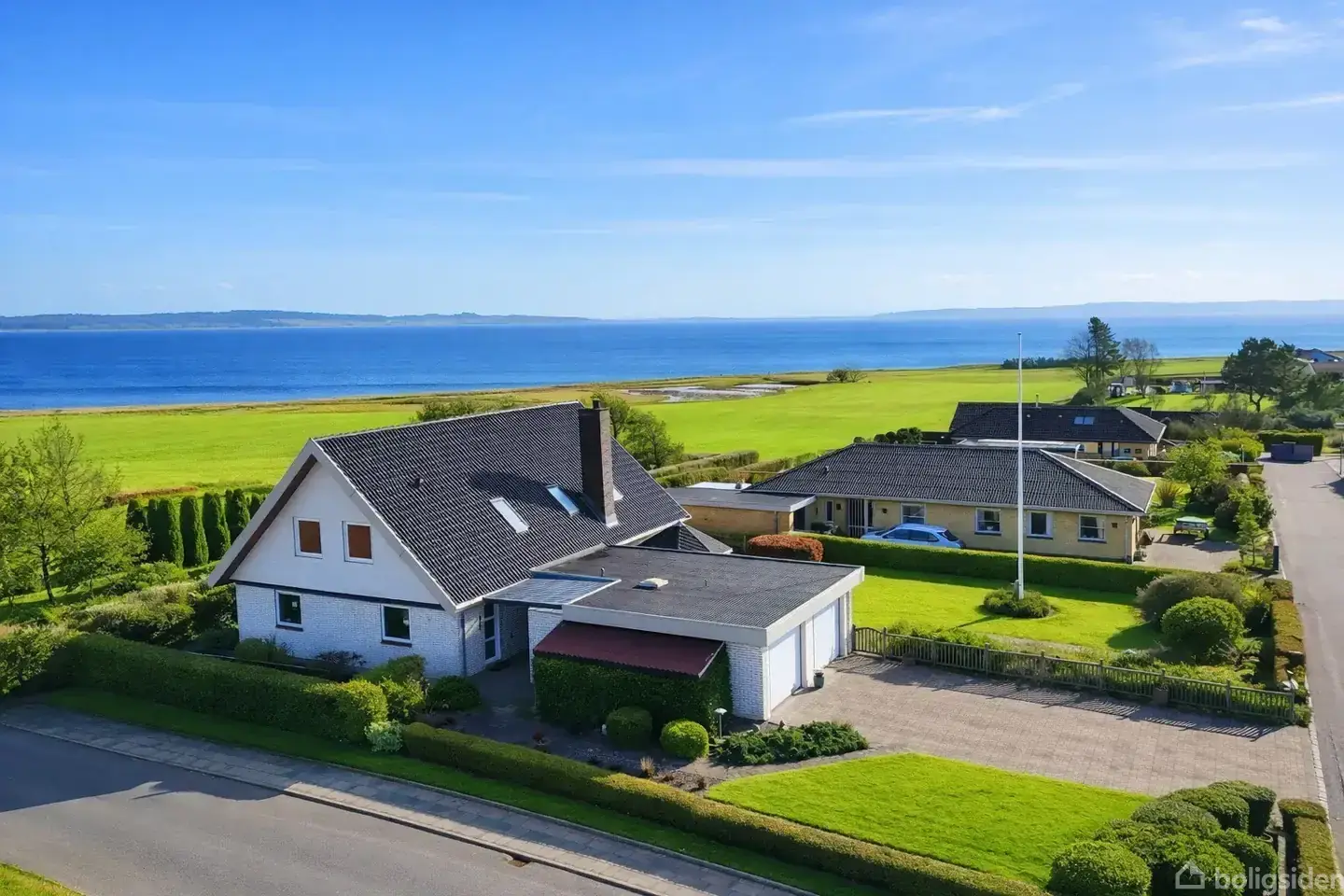 Meget flot og velholdt villa i Sennels med fjordudsigt