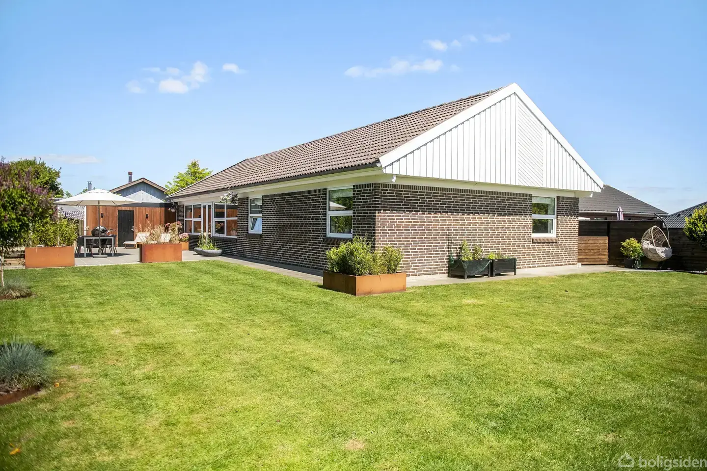 Indflytningsklar og moderne villa