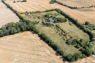 Landejendom på Petersborgvej 8, Klemensker, 3782 Klemensker