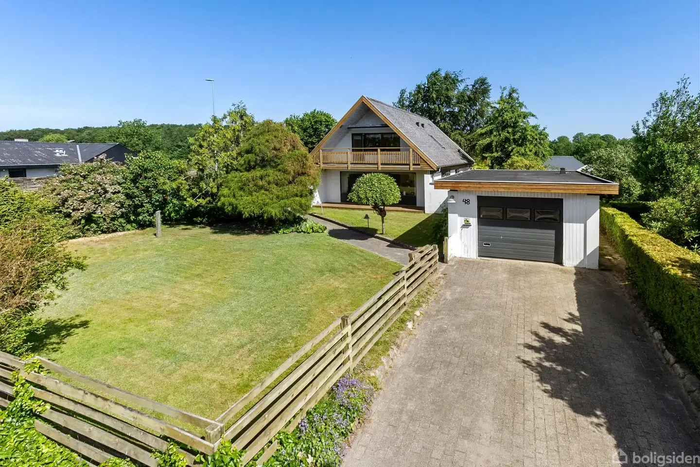 Villa med terrasse og kig til søen, Svenstrup J